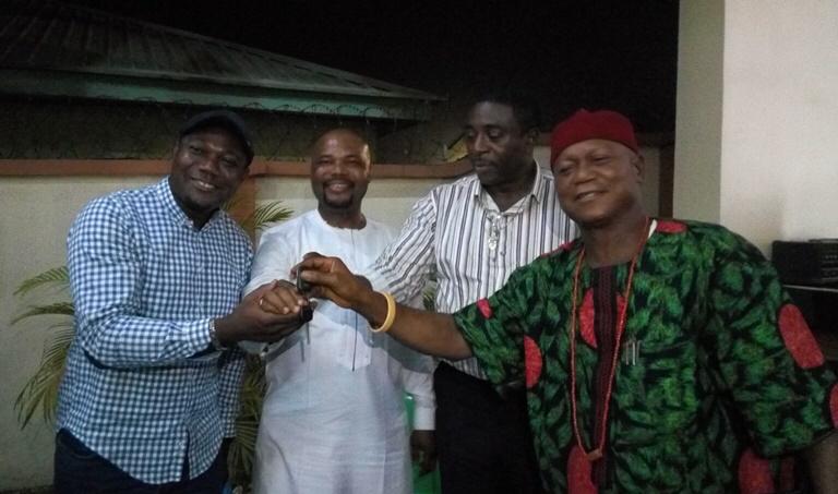 APGA Candidate For Ayamelum Constituency Okafor’s Campaign  Receives Boost With Donation Of Vehicle