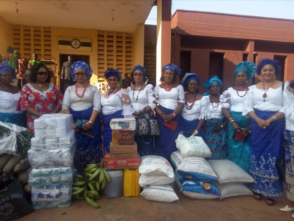 Anambra Traditional Rulers’ Wives Give Succour To Mentally Challenged Inmates At  Nteje Home