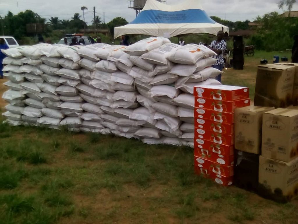 Ojoto Community Distributes Bags Of Rice From Anambra State Govt To Members