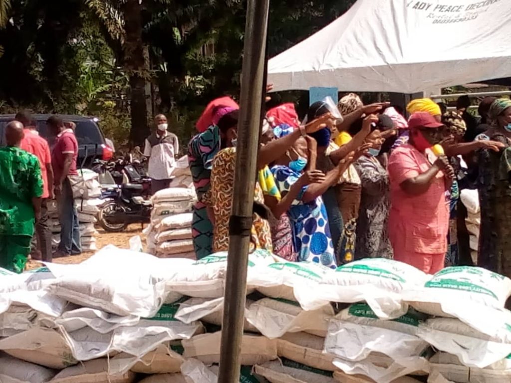 Emeka Okwuosa Foundation Distributes  Bags Of Rice To Oraifite Communites 