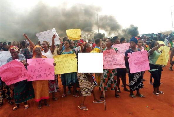 Anambra International Cargo Airport, Umueri and Local Conspiracies