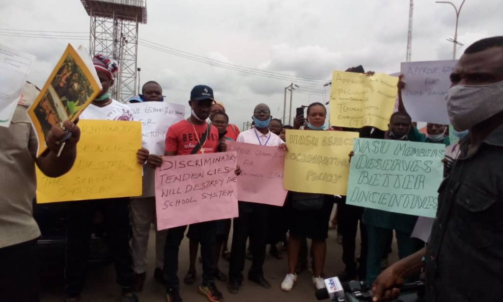 NASU Anambra State Joins Protest Against Discriminatory Policy Of FG On Retirement Age, Others