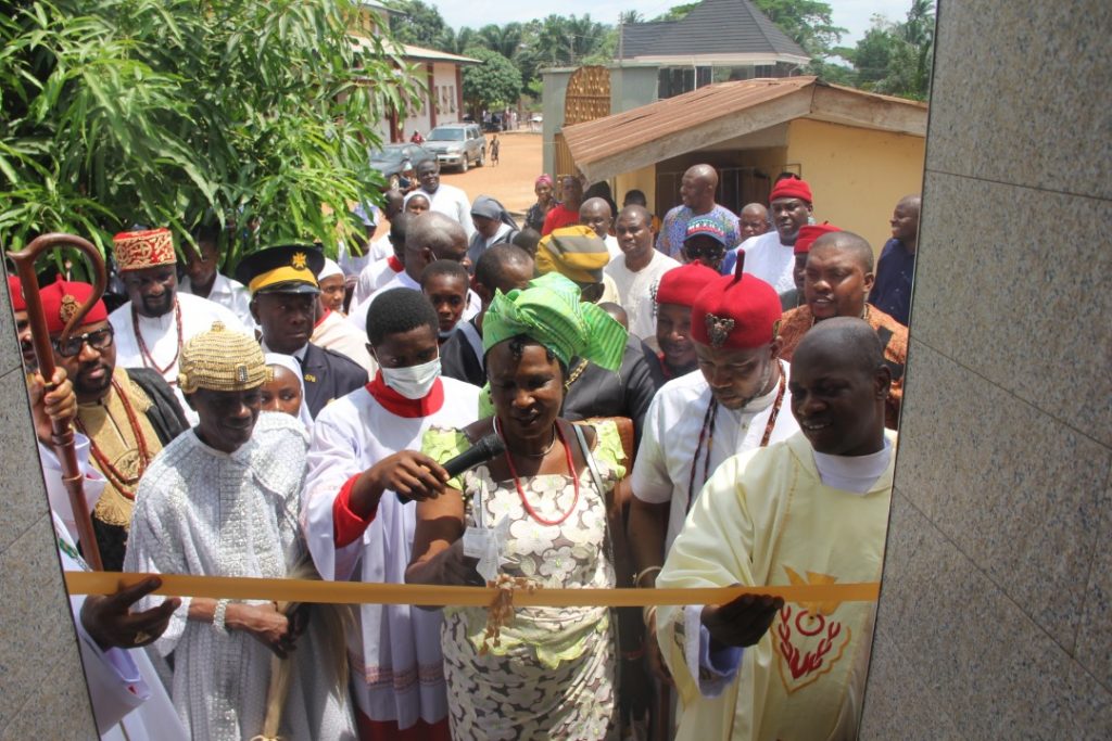 Azubike Ekweozor Family Of Umuawulu Awka South Local Govt Area Donates Public  Convenience To St. Joseph’s Catholic Church Umuawulu