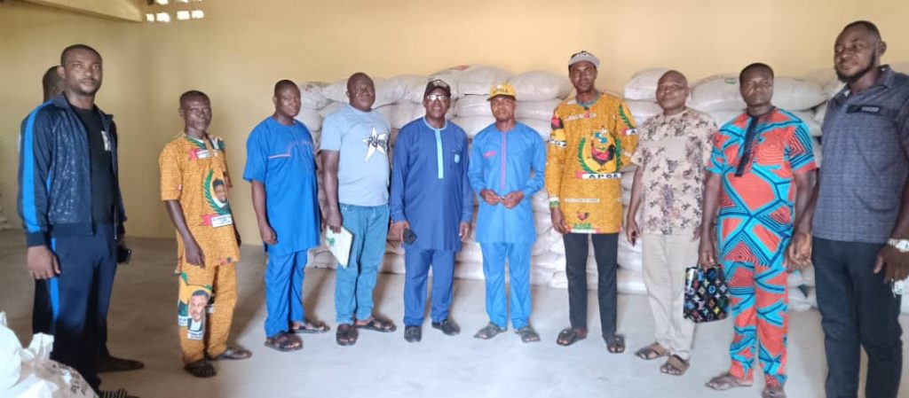 Soludo Distributes Bags Of Rice To APGA Stakeholders In Ayamelum