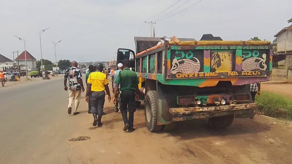 OCHA Brigade, ARTMA Impound Vehicles For Illegal Parking In Onitsha
