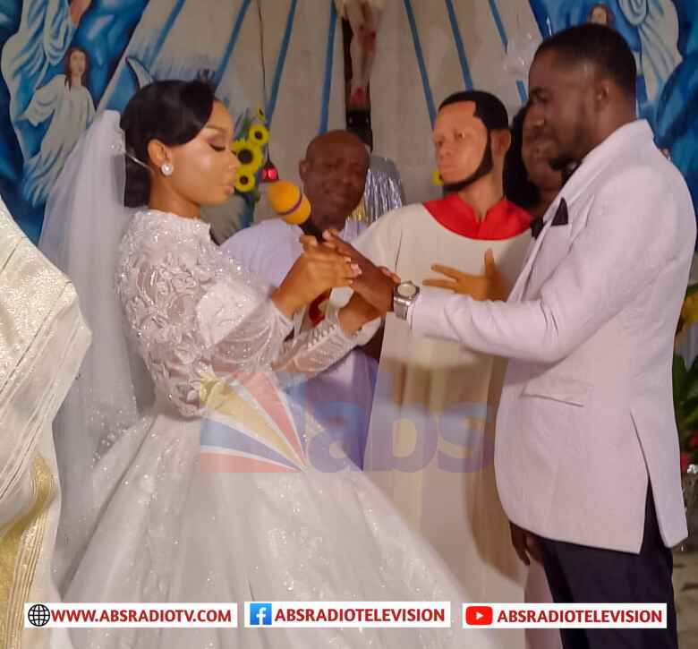 Umeh’s Aide Charles Obi Weds Ijeoma Ezenwamma At  Amawbia